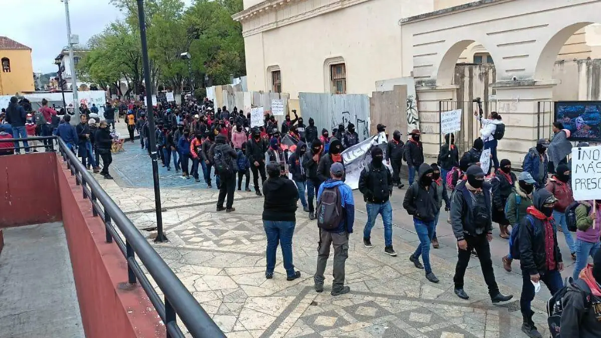 Zapatistas son hostigados3